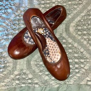 BORN Flats in Brown. Size 8 1/2